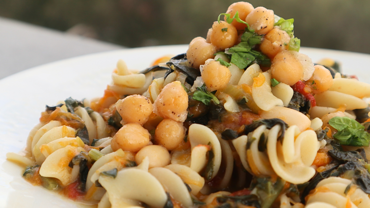 Fusilloni con ragù di verdure